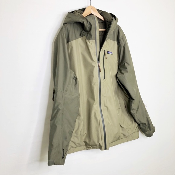 Patagonia, insulated powdertown water repellent, hooded jacket - Picture 4 of 11